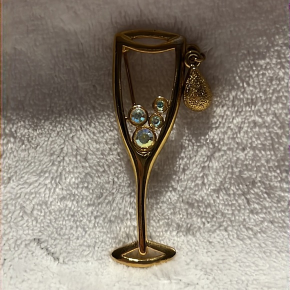 Lianna, Inc. marked ©LIA Champagne Glass Brooch with Rhinestone Bubbles - Picture 9 of 9